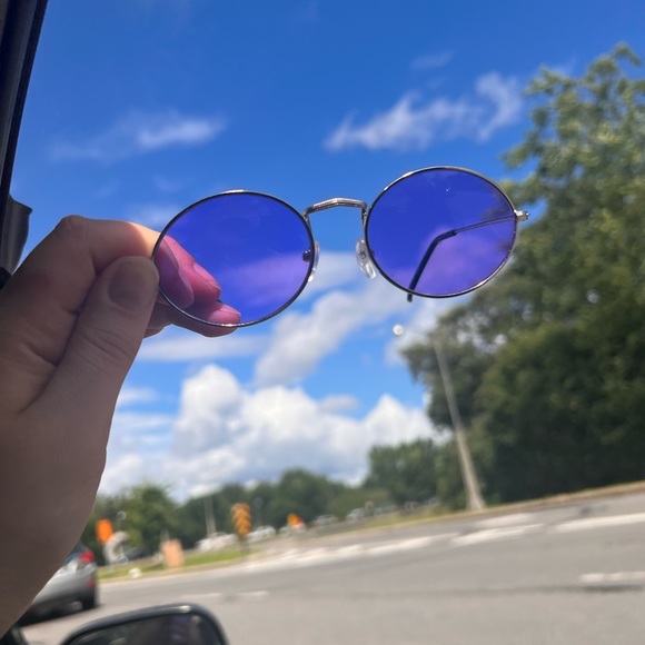 FREE ADD-ON Purple lense sunglasses - Picture 1 of 3